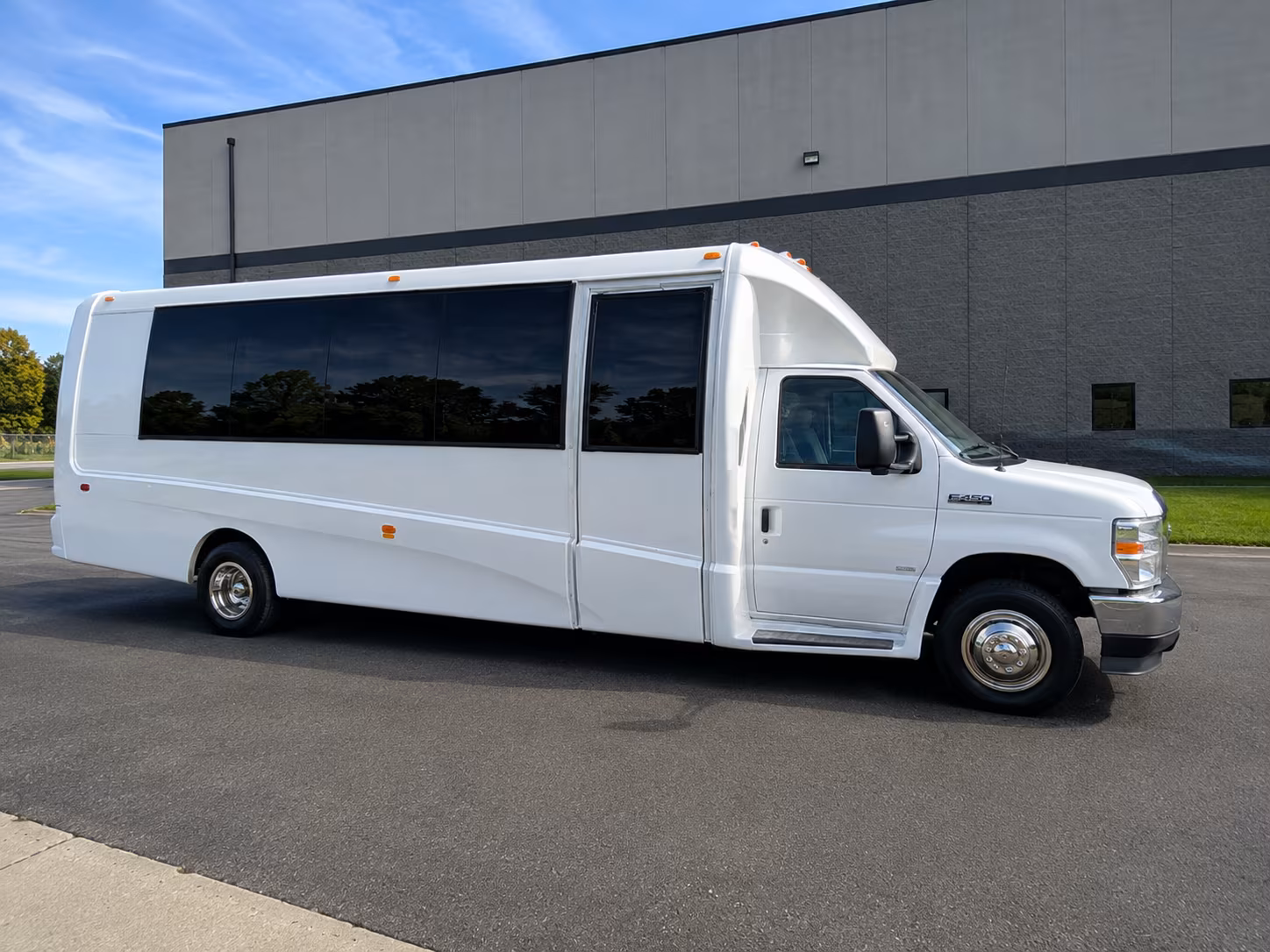 corporate airport transfer buses to norfolk international airport orf